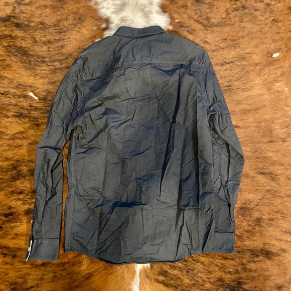 Minimum Casual Button Up - Picture 2 of 3